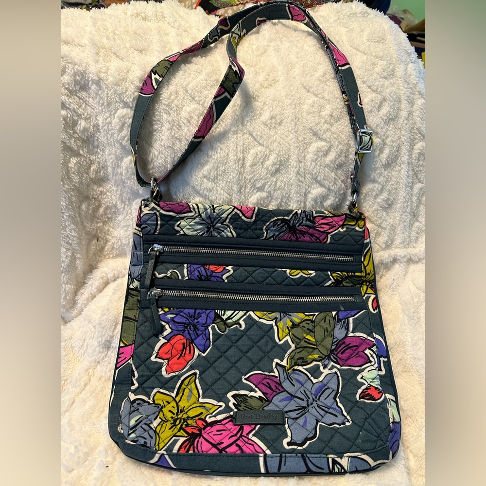 EUC VERA BRADLEY FLORAL MULTI COLOR CROSSBODY